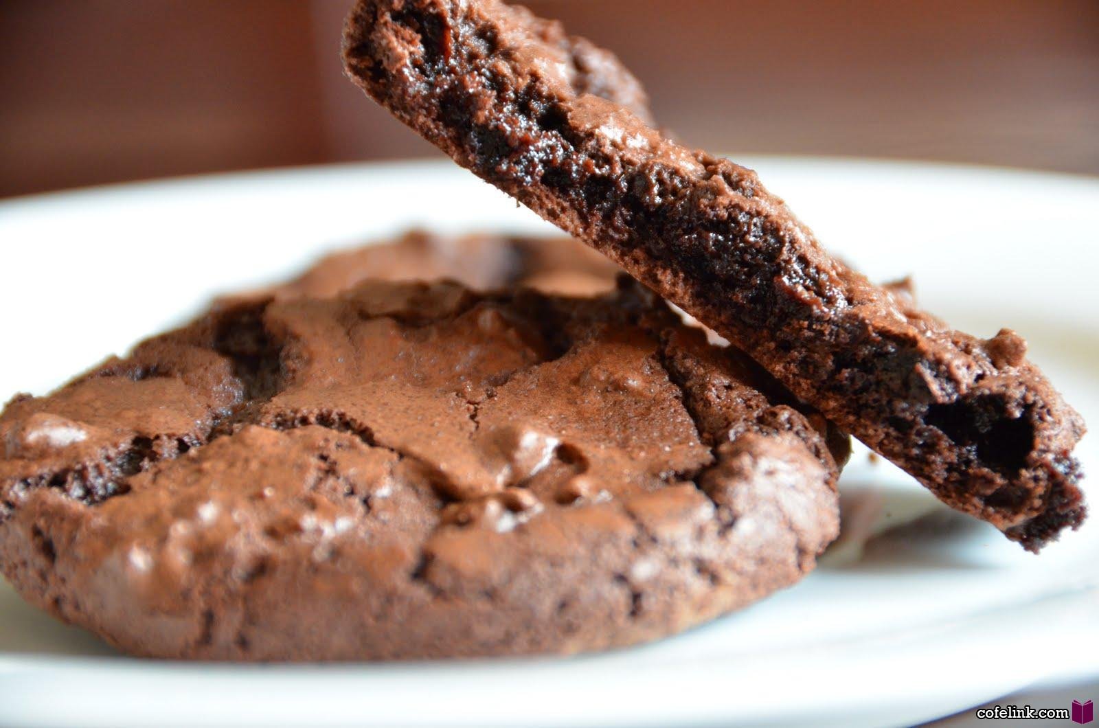 Печенье cookies с шоколадом. Шоколадное печенье Брауни с трещинками. Шоколадное печенье с трещинками. Шоколадное печенье с трещинками с шоколадом. Американское шоколадное печенье.